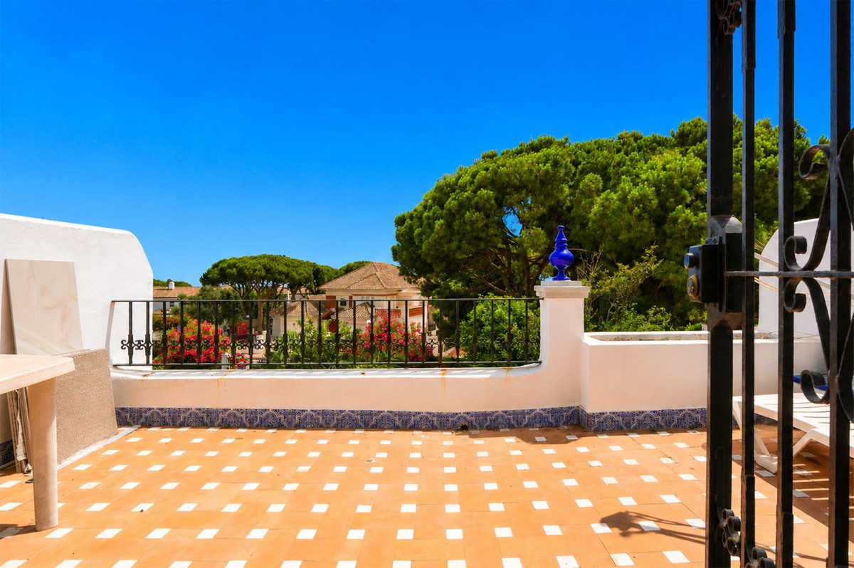 5 Bed Townhouse for sale in Puerto De Cabopino Costa Del Sol, Málaga, Spain