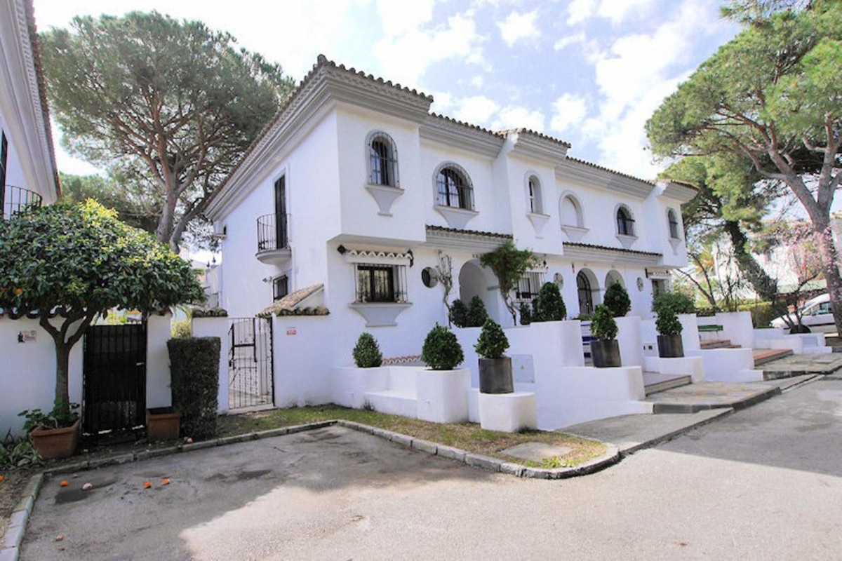 5 Bed Townhouse for sale in Puerto De Cabopino Costa Del Sol, Málaga, Spain