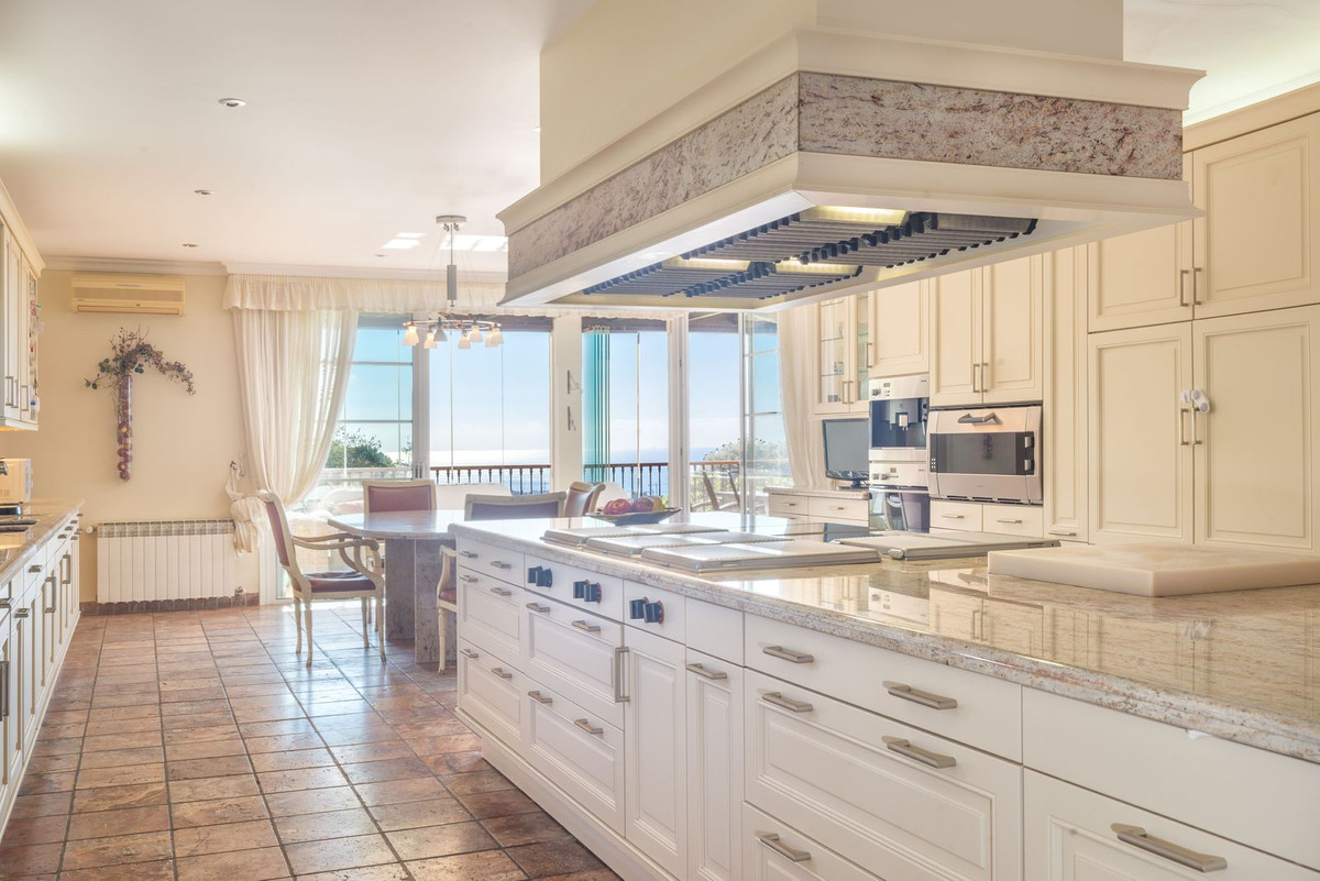 Se vende Villa - Chalet de 8 dormitorios en Costa Del Sol, Málaga, España