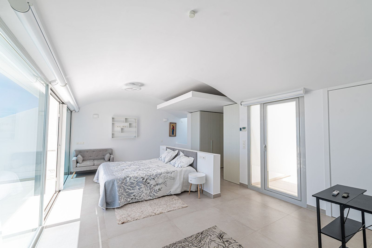 3 Bed Apartment for sale in Benalmadena Costa Del Sol, Málaga, Spain