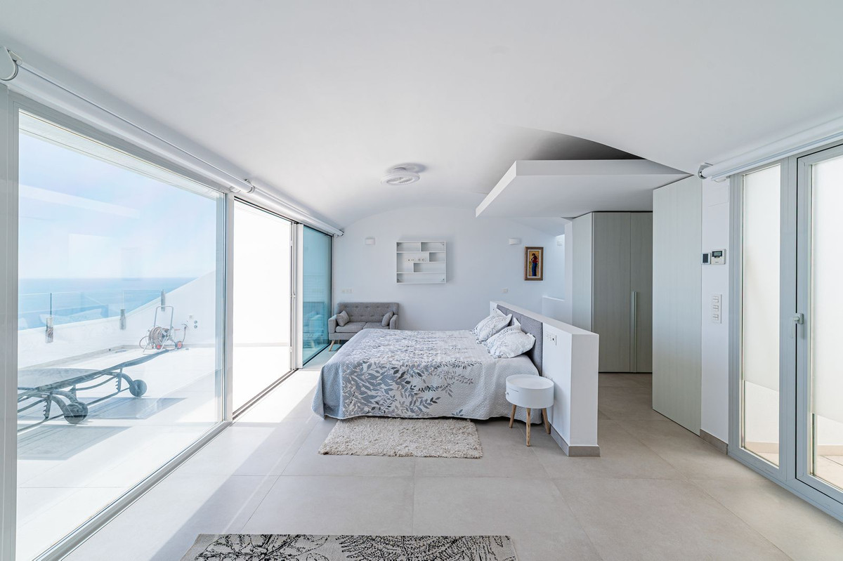3 Bed Apartment for sale in Benalmadena Costa Del Sol, Málaga, Spain
