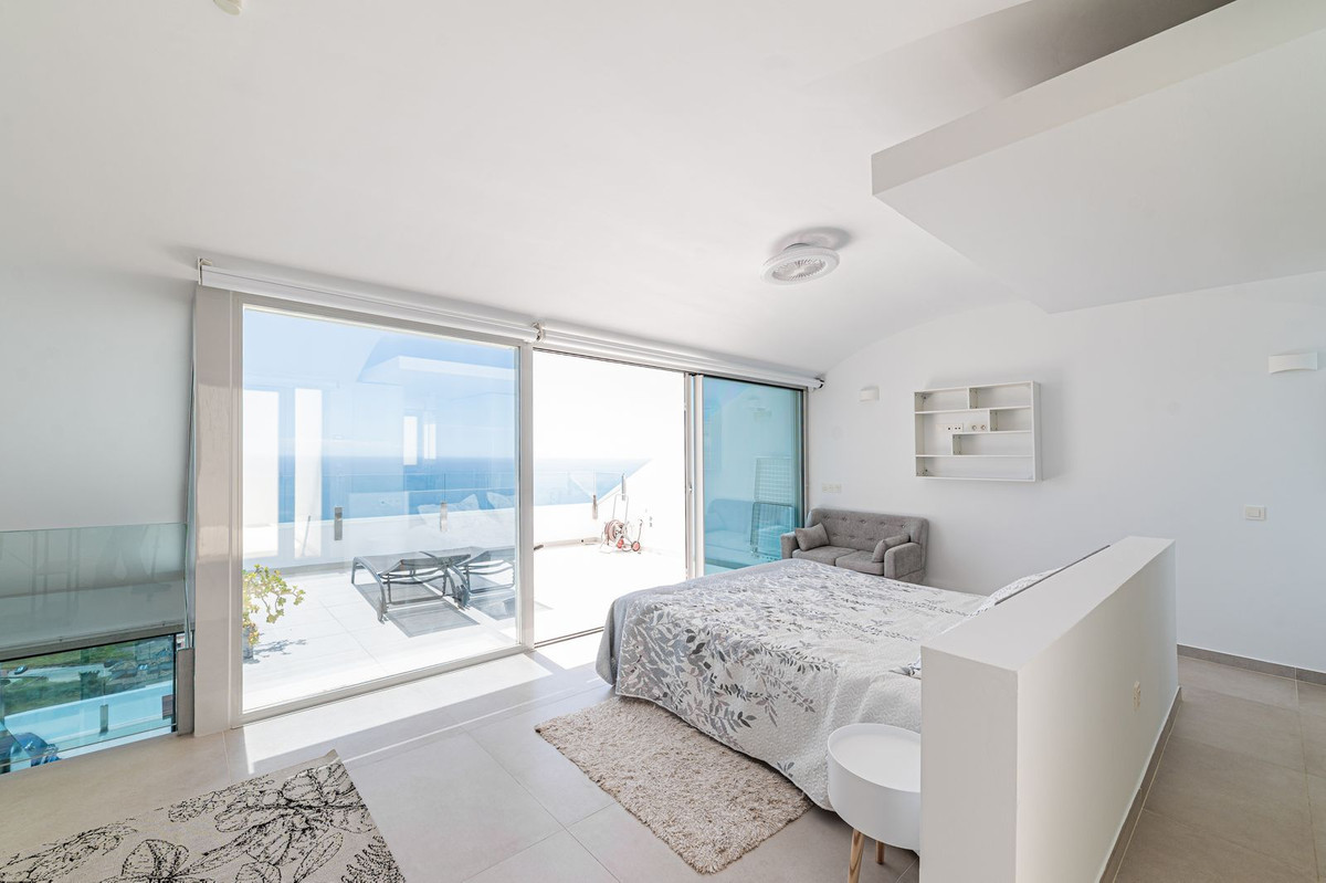 3 Bed Apartment for sale in Benalmadena Costa Del Sol, Málaga, Spain