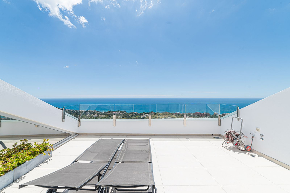 3 Bed Apartment for sale in Benalmadena Costa Del Sol, Málaga, Spain