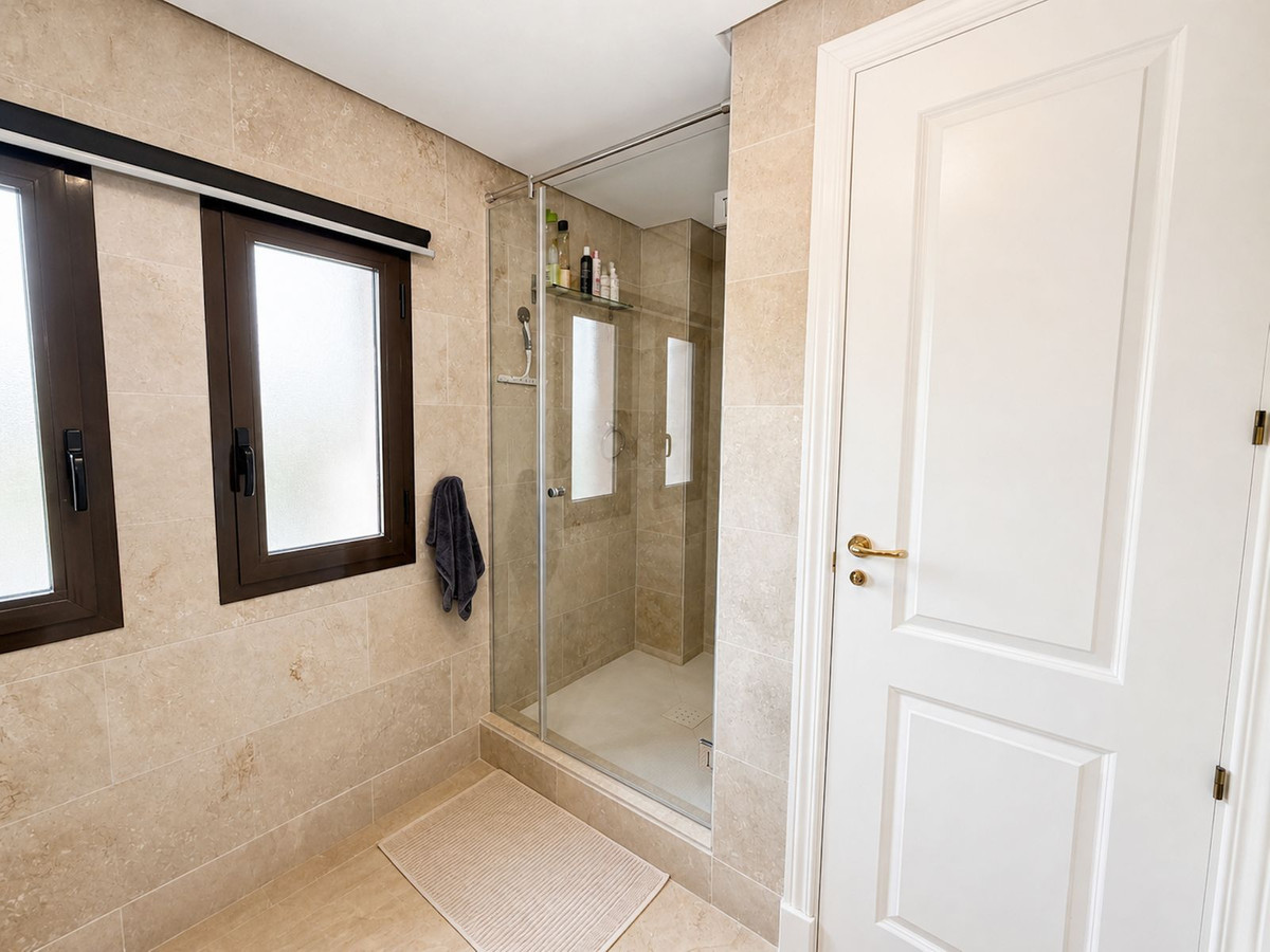 3 Bed Apartment for sale in La Duquesa Costa Del Sol, Málaga, Spain