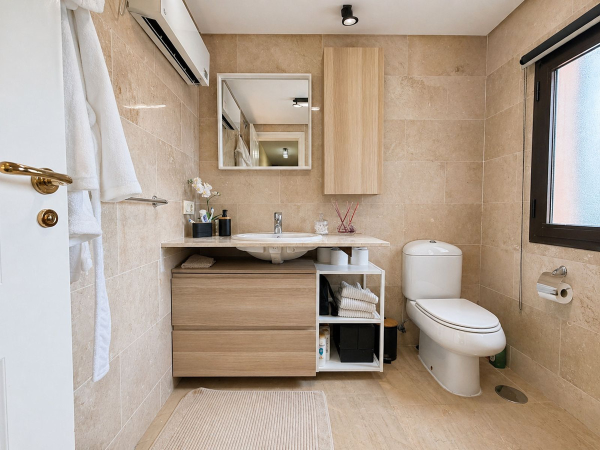 3 Bed Apartment for sale in La Duquesa Costa Del Sol, Málaga, Spain