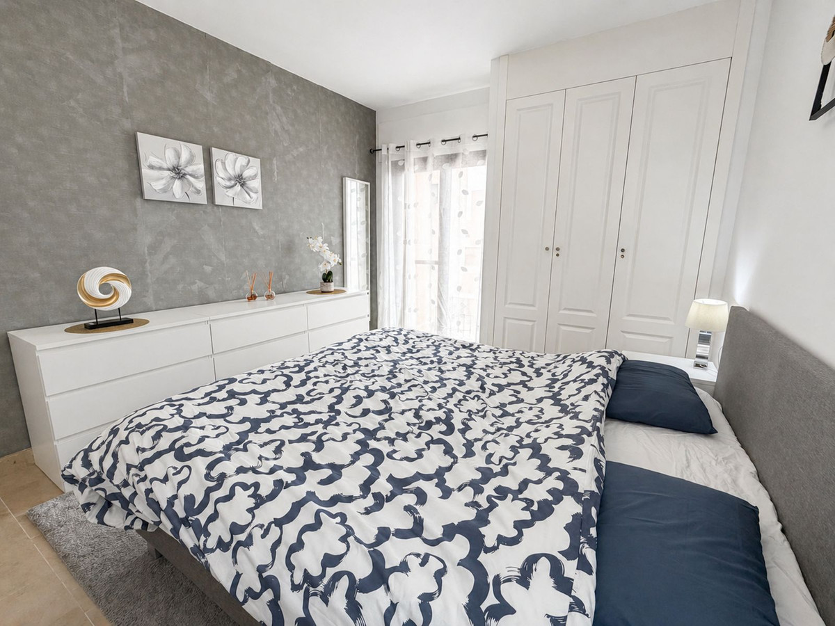 3 Bed Apartment for sale in La Duquesa Costa Del Sol, Málaga, Spain