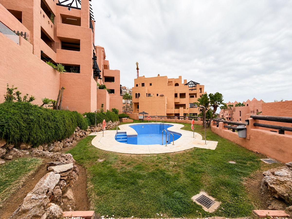 3 Bed Apartment for sale in La Duquesa Costa Del Sol, Málaga, Spain