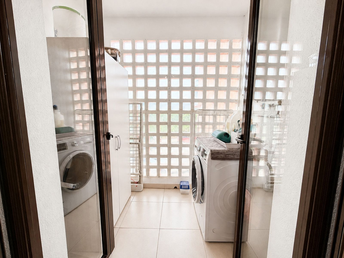 3 Bed Apartment for sale in La Duquesa Costa Del Sol, Málaga, Spain
