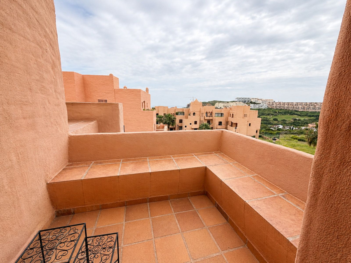 3 Bed Apartment for sale in La Duquesa Costa Del Sol, Málaga, Spain