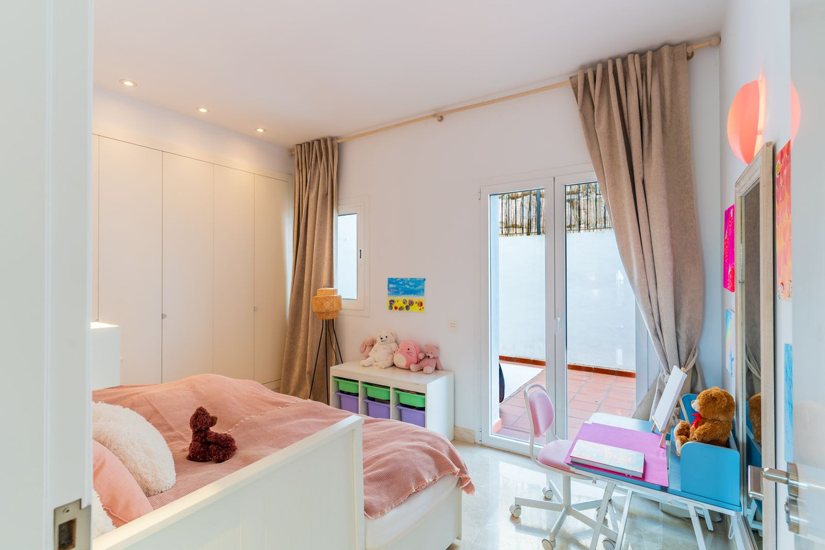 3 Bed Apartment for sale in Benahavís Costa Del Sol, Málaga, Spain