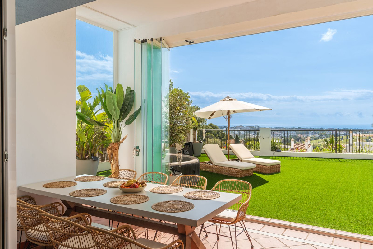 3 Bed Apartment for sale in Benahavís Costa Del Sol, Málaga, Spain