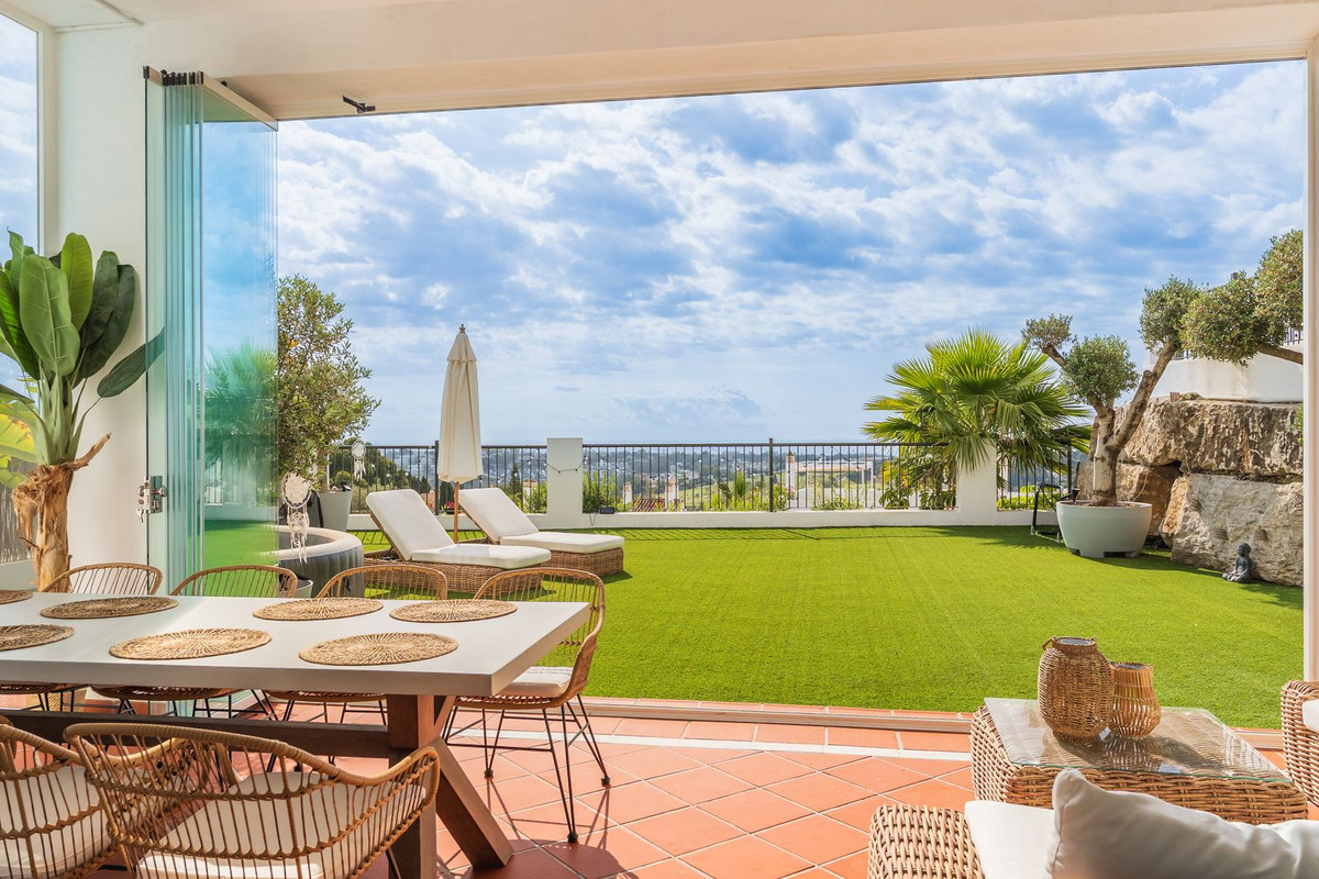 3 Bed Apartment for sale in Benahavís Costa Del Sol, Málaga, Spain