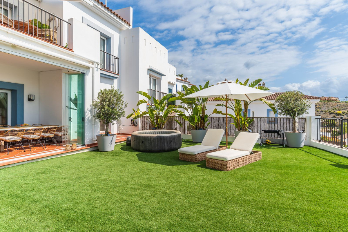 3 Bed Apartment for sale in Benahavís Costa Del Sol, Málaga, Spain