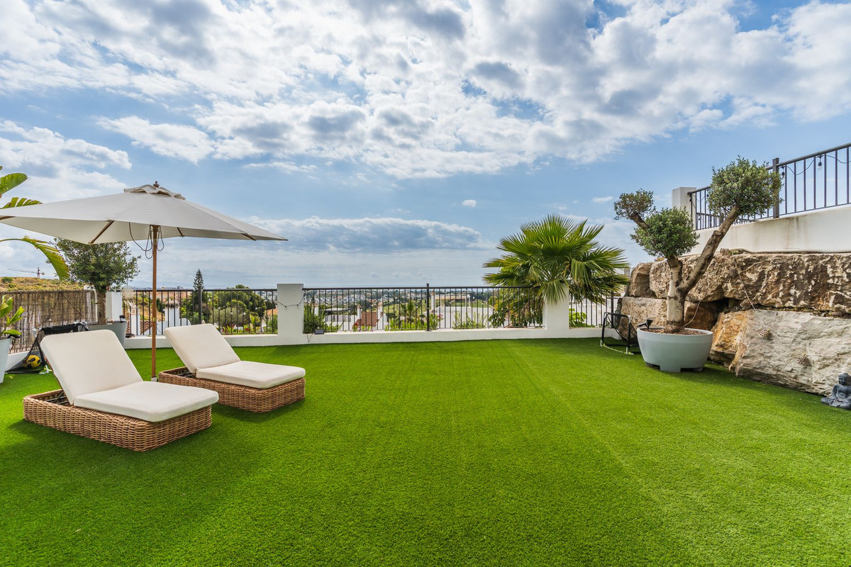 3 Bed Apartment for sale in Benahavís Costa Del Sol, Málaga, Spain