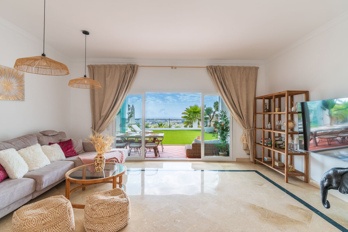 3 Bed Apartment for sale in Benahavís Costa Del Sol, Málaga, Spain