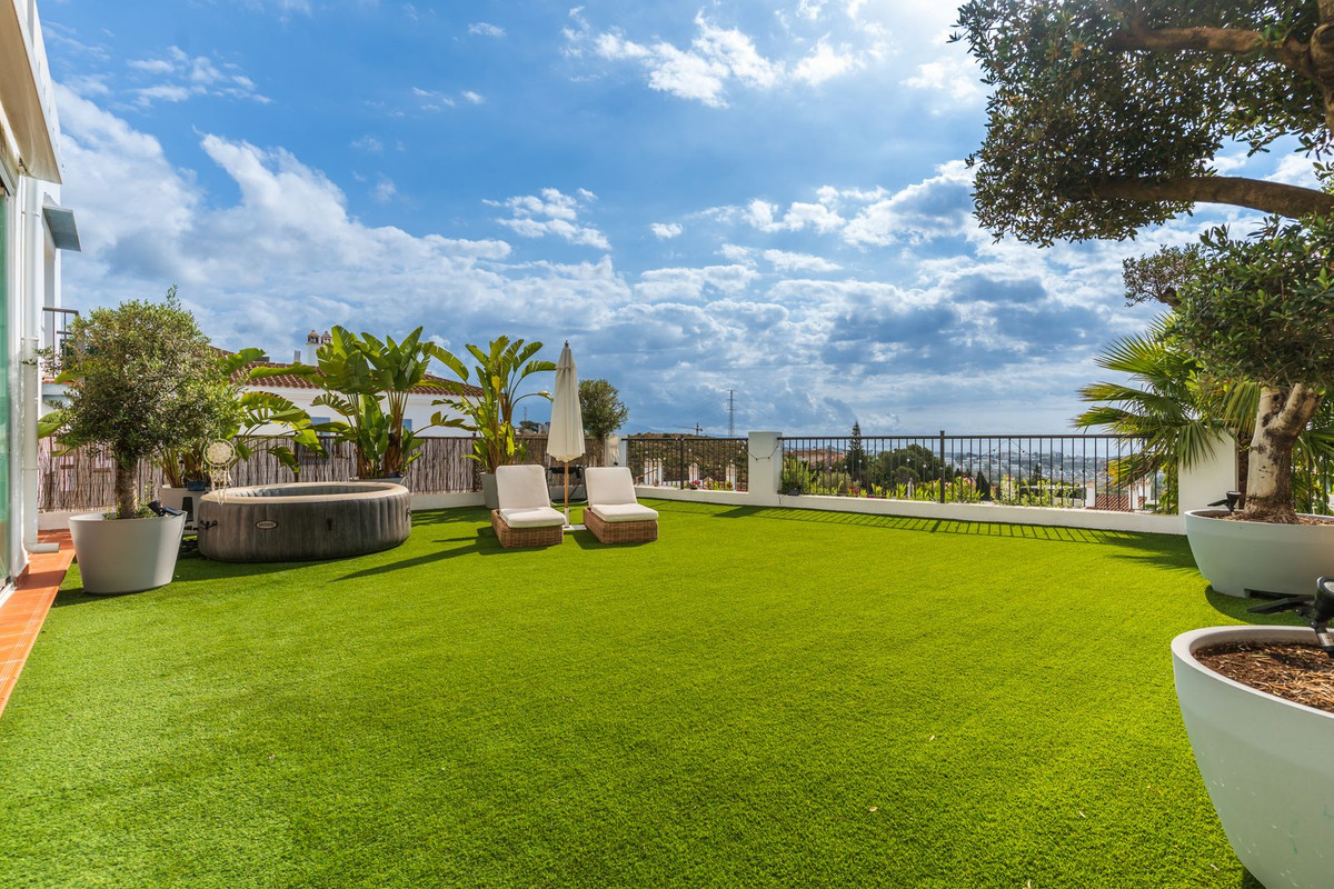3 Bed Apartment for sale in Benahavís Costa Del Sol, Málaga, Spain