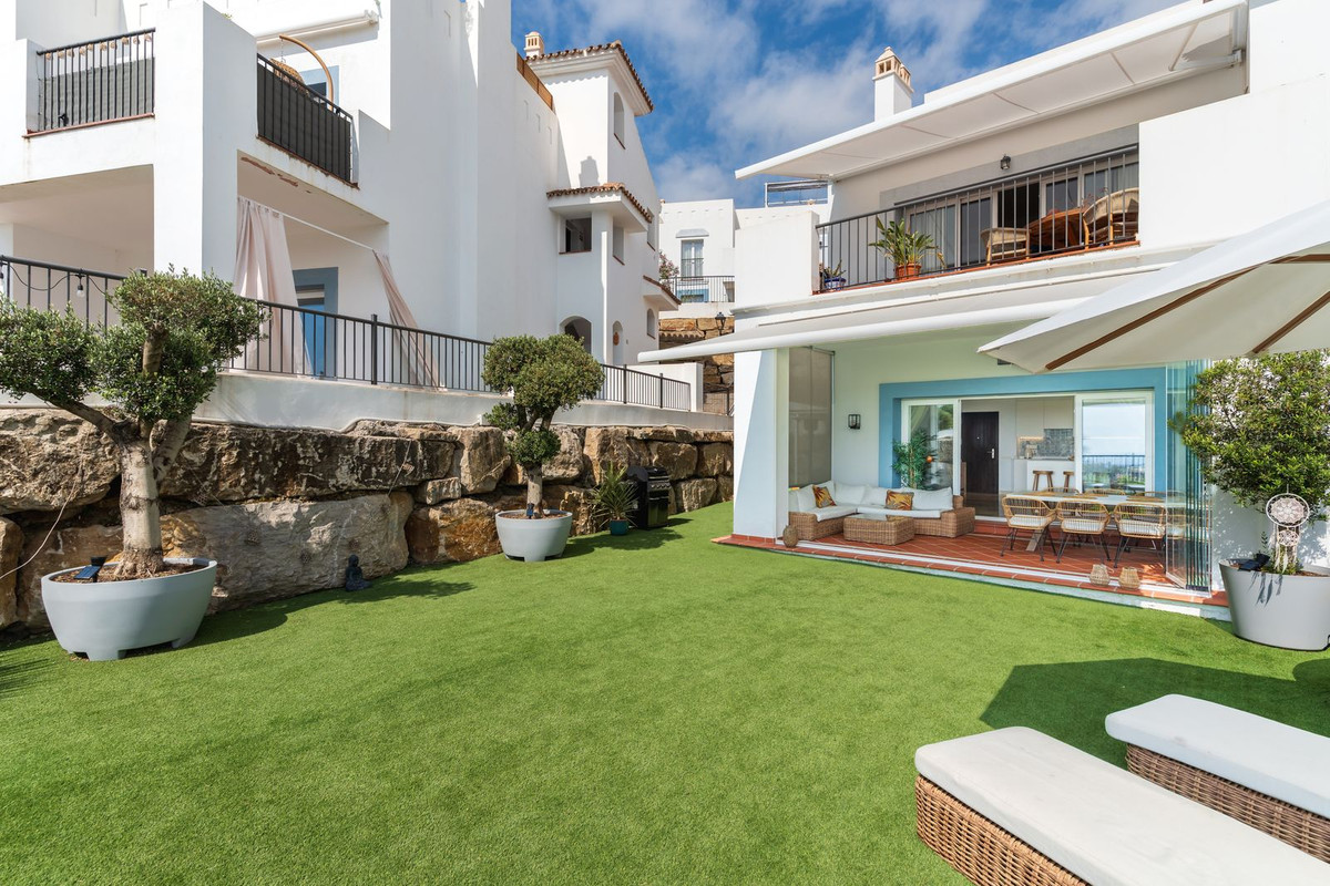 3 Bed Apartment for sale in Benahavís Costa Del Sol, Málaga, Spain