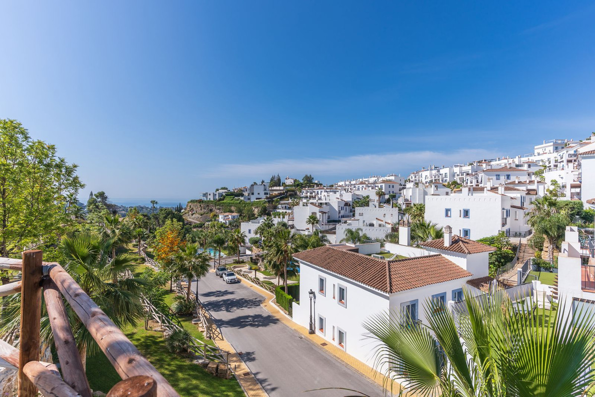 3 Bed Apartment for sale in Benahavís Costa Del Sol, Málaga, Spain