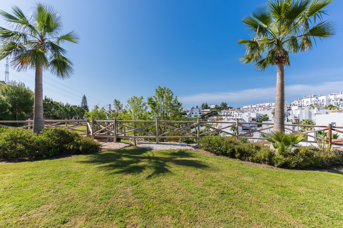 3 Bed Apartment for sale in Benahavís Costa Del Sol, Málaga, Spain