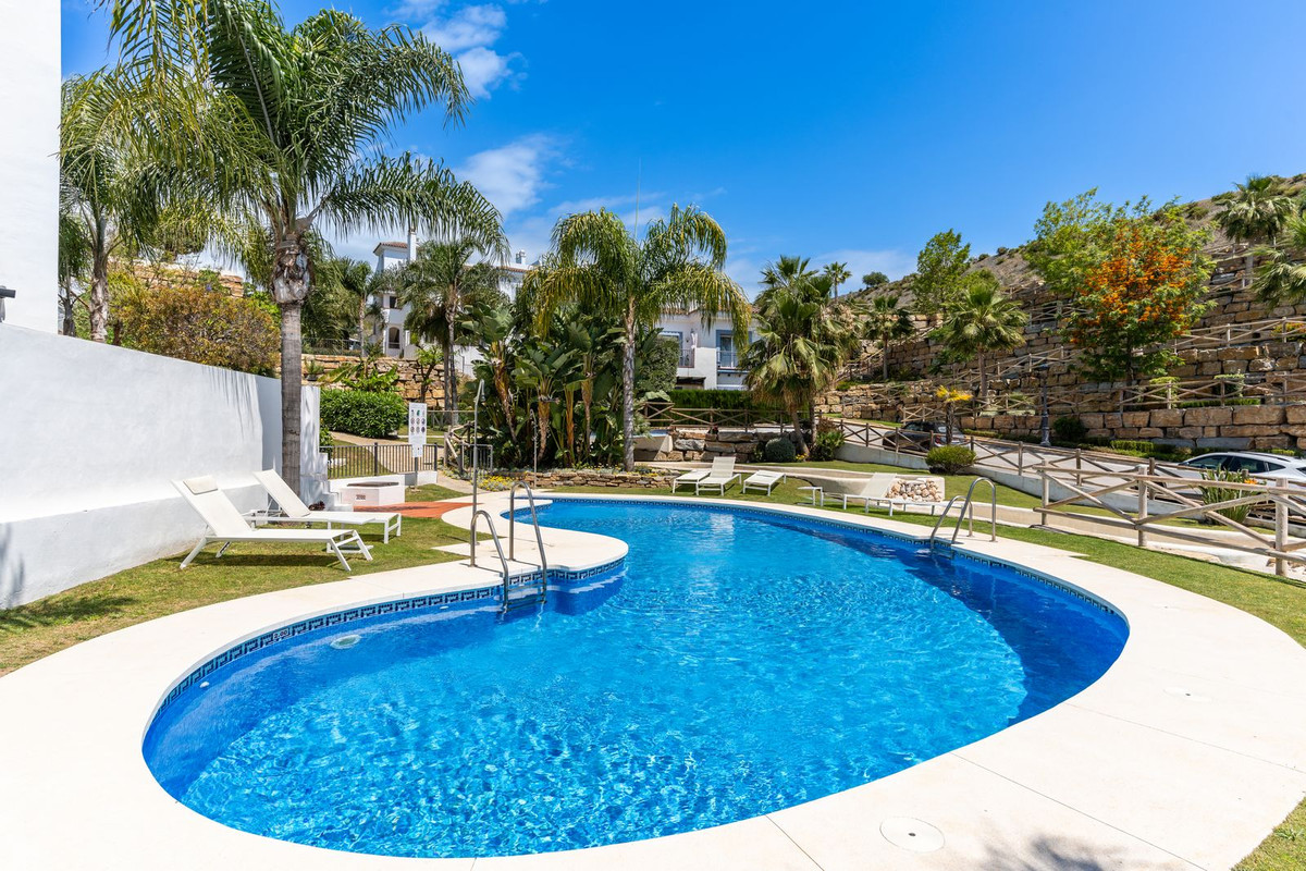 3 Bed Apartment for sale in Benahavís Costa Del Sol, Málaga, Spain