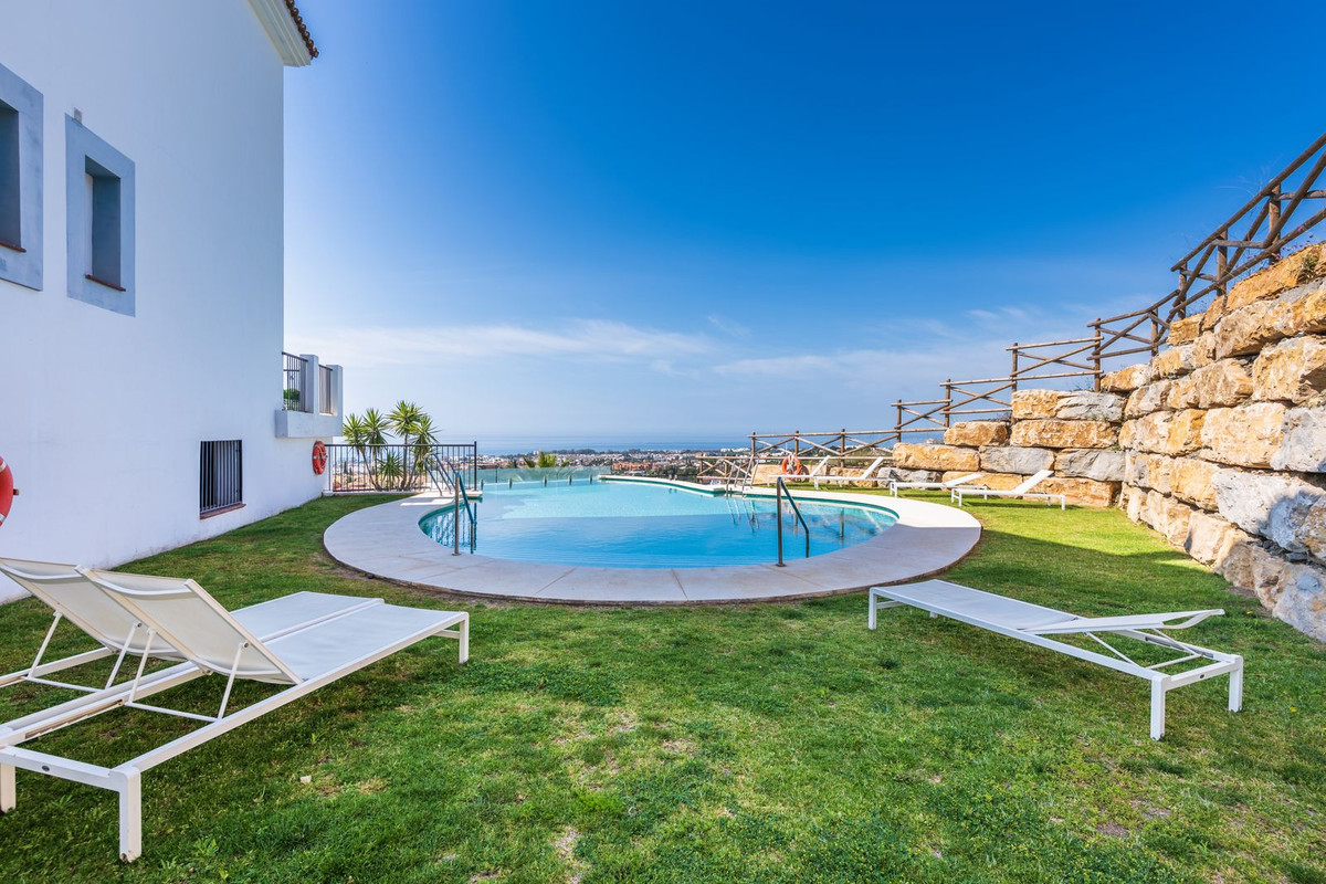 3 Bed Apartment for sale in Benahavís Costa Del Sol, Málaga, Spain