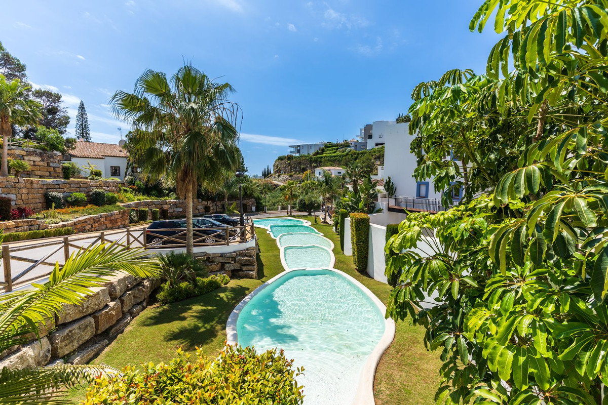 3 Bed Apartment for sale in Benahavís Costa Del Sol, Málaga, Spain
