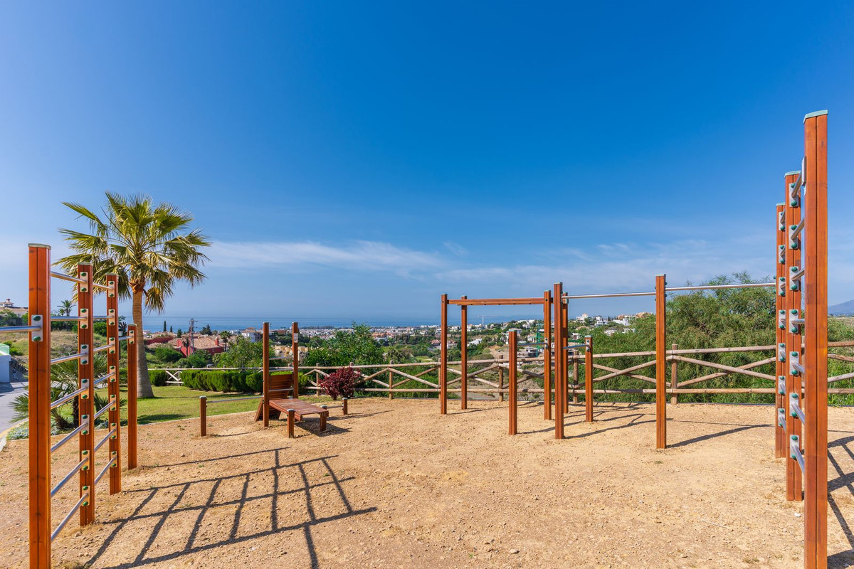 3 Bed Apartment for sale in Benahavís Costa Del Sol, Málaga, Spain