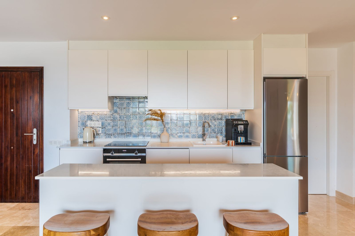 3 Bed Apartment for sale in Benahavís Costa Del Sol, Málaga, Spain