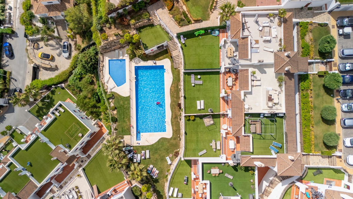 3 Bed Apartment for sale in Benahavís Costa Del Sol, Málaga, Spain