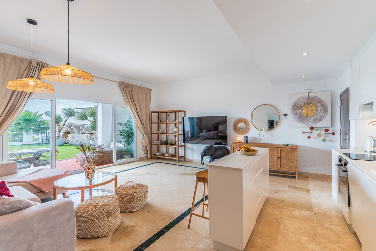 3 Bed Apartment for sale in Benahavís Costa Del Sol, Málaga, Spain