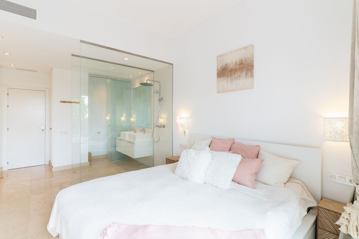 3 Bed Apartment for sale in Benahavís Costa Del Sol, Málaga, Spain