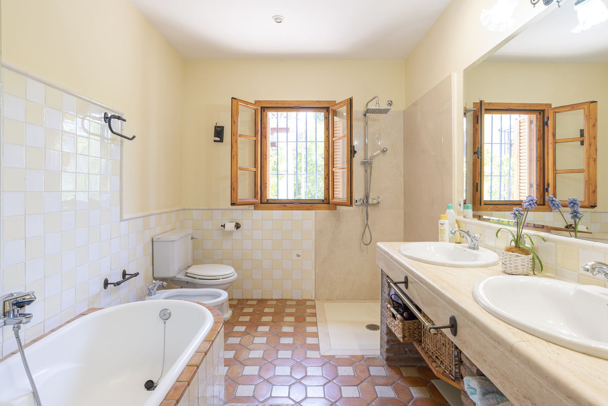 4 Bed Townhouse for sale in Coín Costa Del Sol, Málaga, Spain