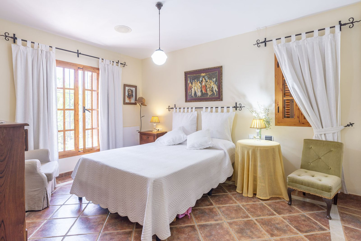 4 Bed Townhouse for sale in Coín Costa Del Sol, Málaga, Spain
