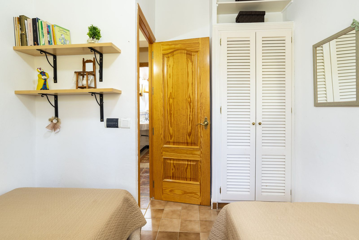 4 Bed Townhouse for sale in Coín Costa Del Sol, Málaga, Spain