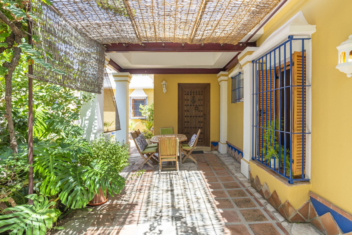 4 Bed Townhouse for sale in Coín Costa Del Sol, Málaga, Spain