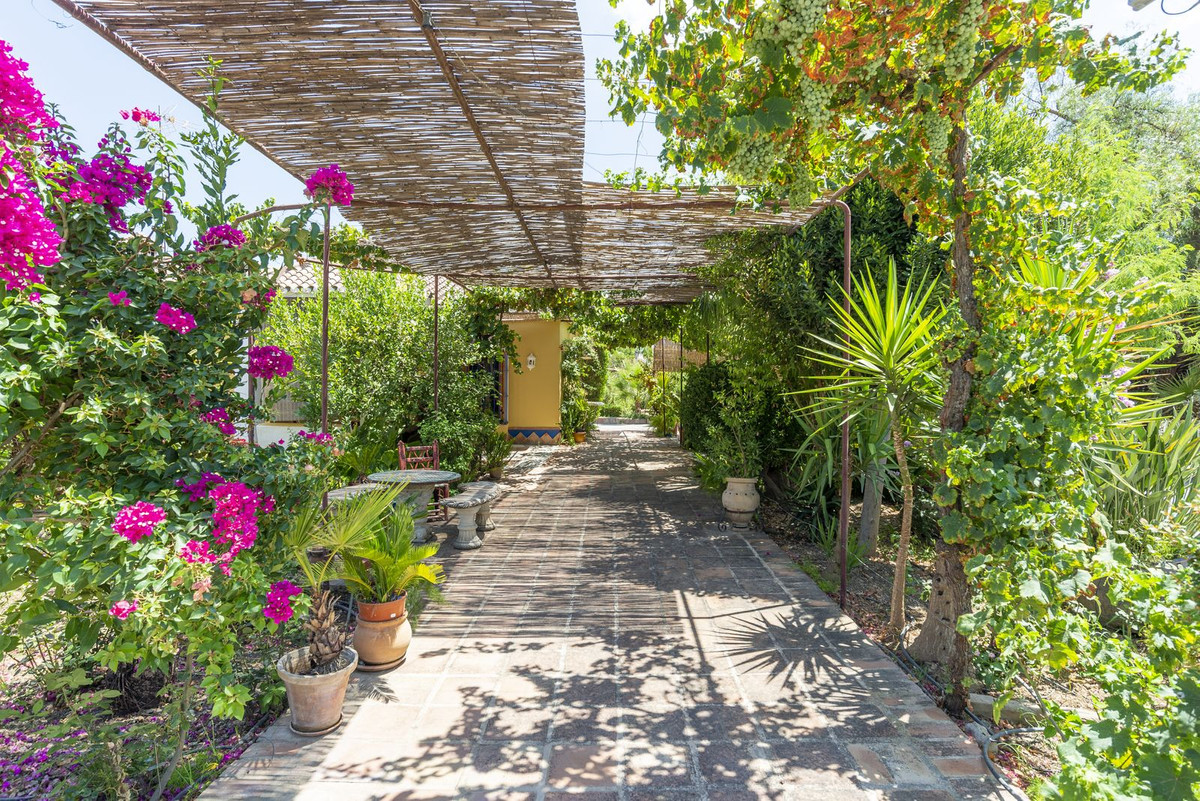 4 Bed Townhouse for sale in Coín Costa Del Sol, Málaga, Spain