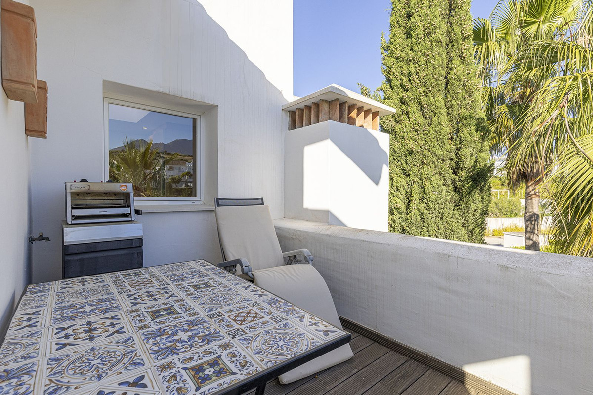 2 Bed Apartment for sale in Casares Costa Del Sol, Málaga, Spain