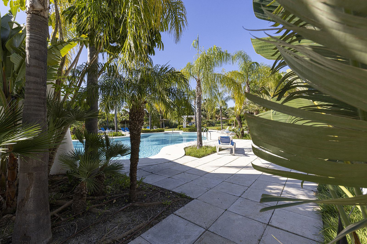 2 Bed Apartment for sale in Casares Costa Del Sol, Málaga, Spain