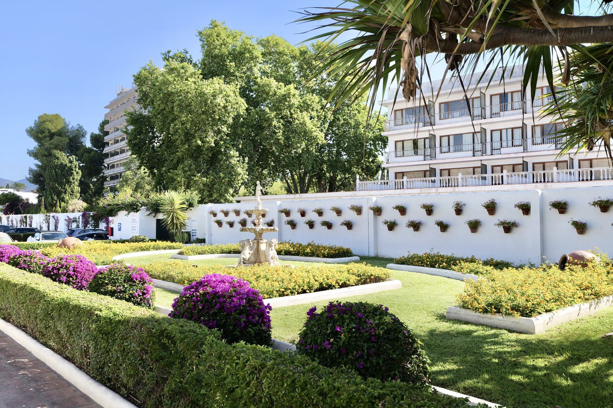 3 Bed Apartment for sale in Estepona Costa Del Sol, Málaga, Spain