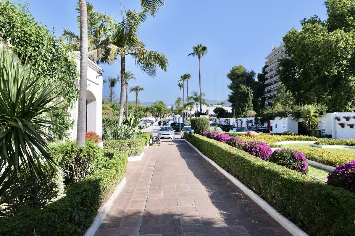 3 Bed Apartment for sale in Estepona Costa Del Sol, Málaga, Spain