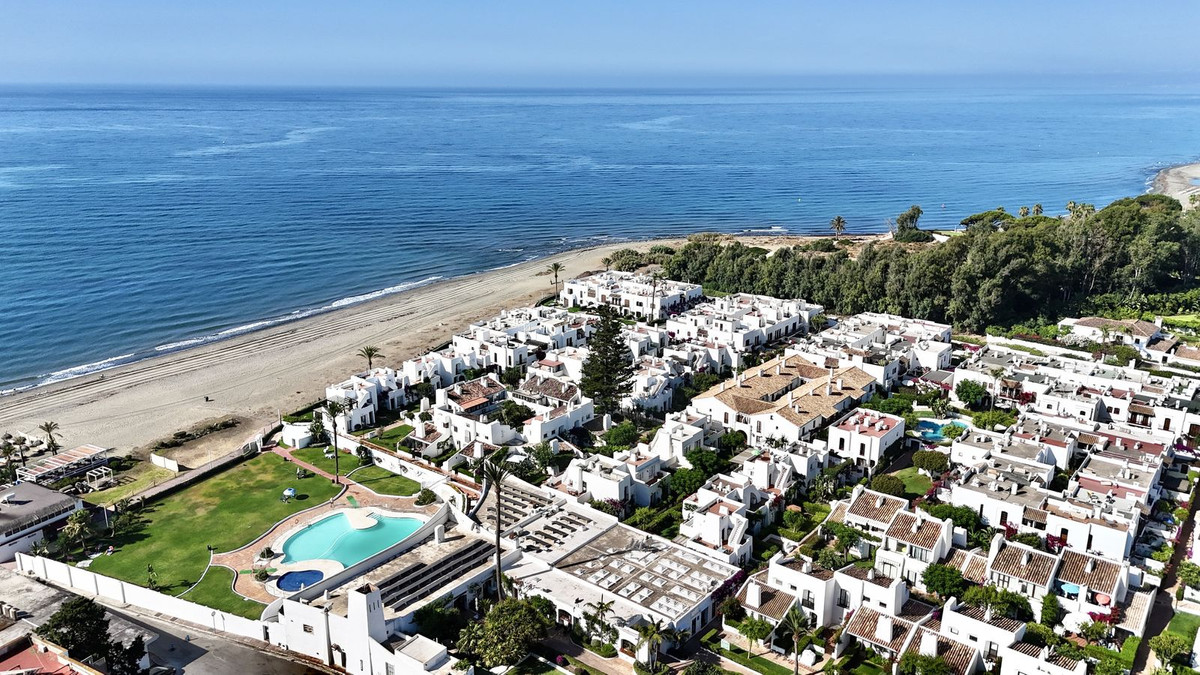 3 Bed Apartment for sale in Estepona Costa Del Sol, Málaga, Spain