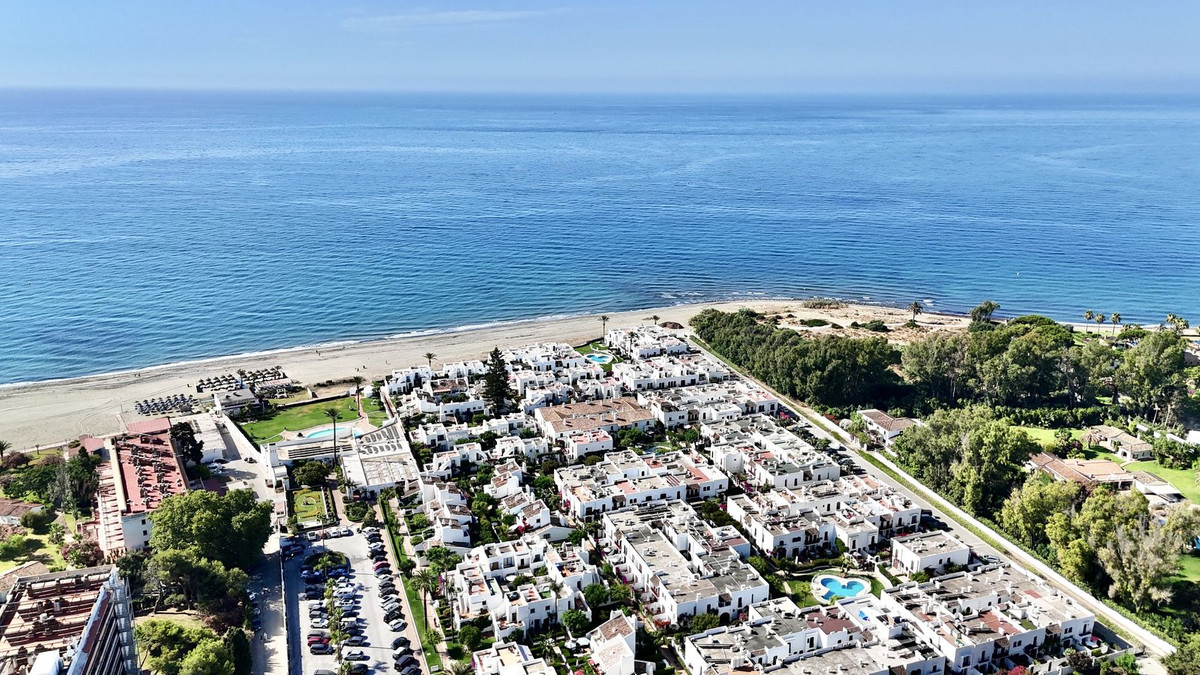 3 Bed Apartment for sale in Estepona Costa Del Sol, Málaga, Spain
