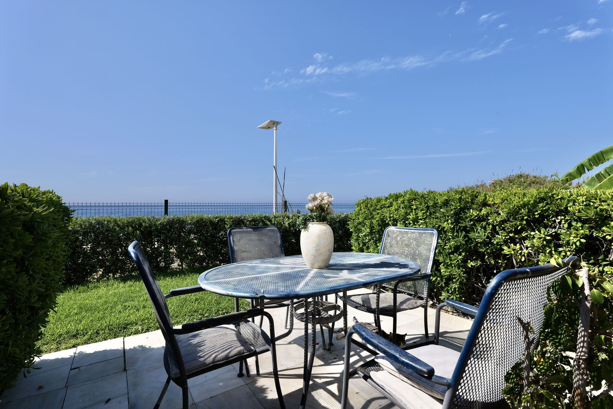 3 Bed Apartment for sale in Estepona Costa Del Sol, Málaga, Spain