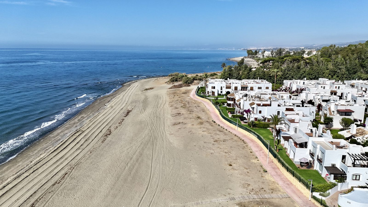 3 Bed Apartment for sale in Estepona Costa Del Sol, Málaga, Spain