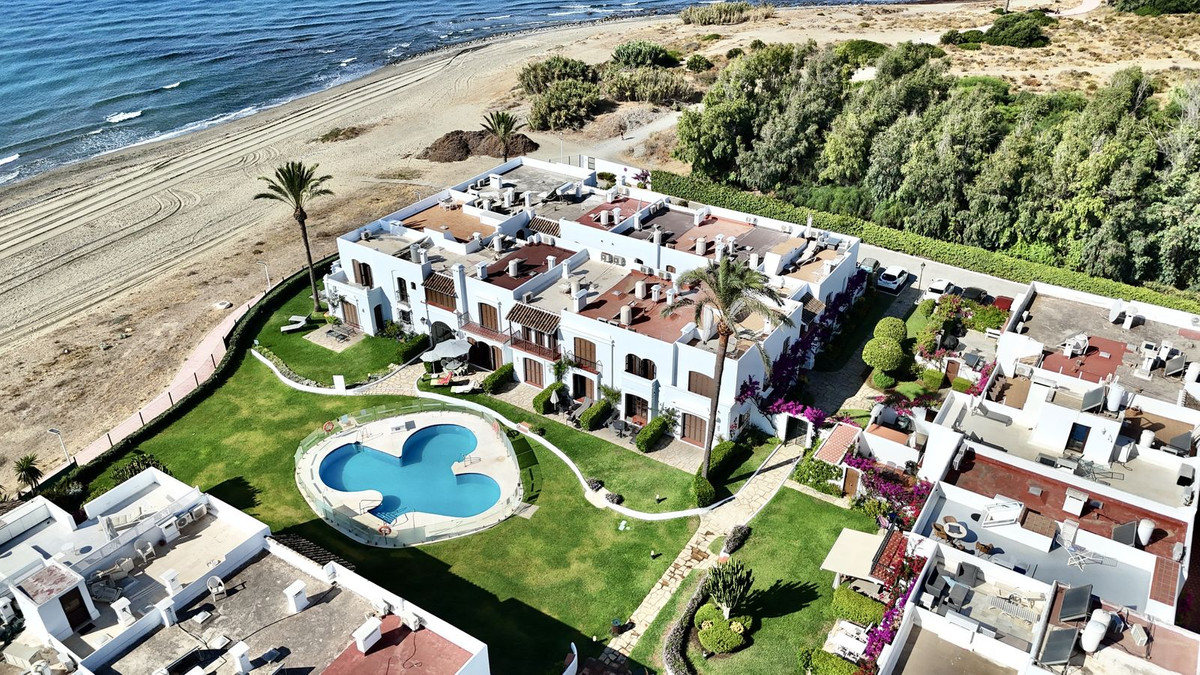 3 Bed Apartment for sale in Estepona Costa Del Sol, Málaga, Spain