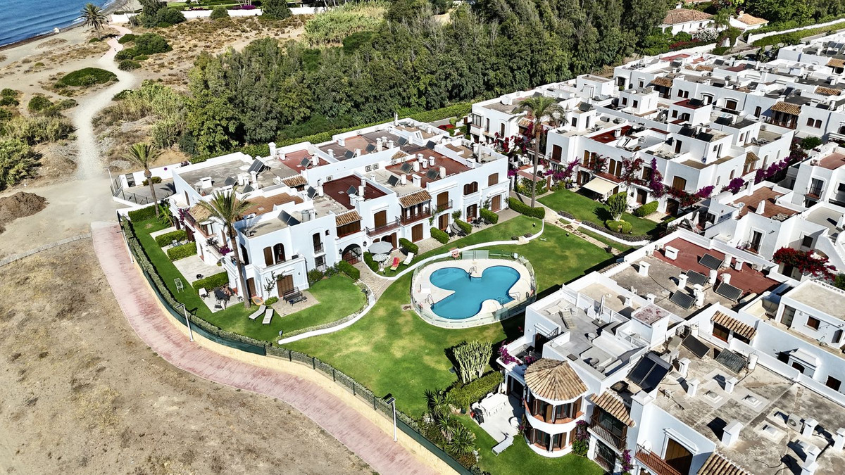 3 Bed Apartment for sale in Estepona Costa Del Sol, Málaga, Spain