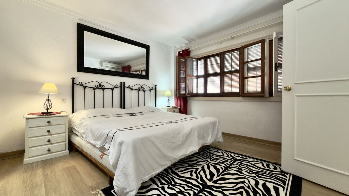 3 Bed Apartment for sale in Estepona Costa Del Sol, Málaga, Spain