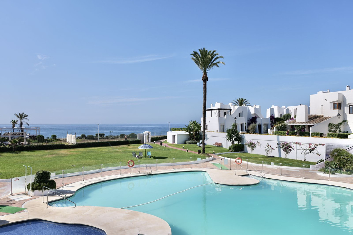 3 Bed Apartment for sale in Estepona Costa Del Sol, Málaga, Spain