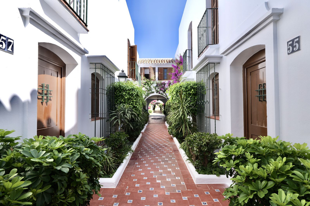 3 Bed Apartment for sale in Estepona Costa Del Sol, Málaga, Spain