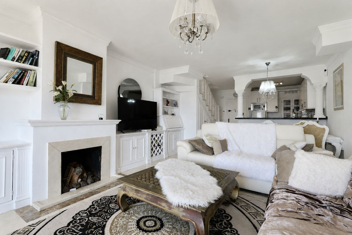 3 Bed Apartment for sale in Estepona Costa Del Sol, Málaga, Spain